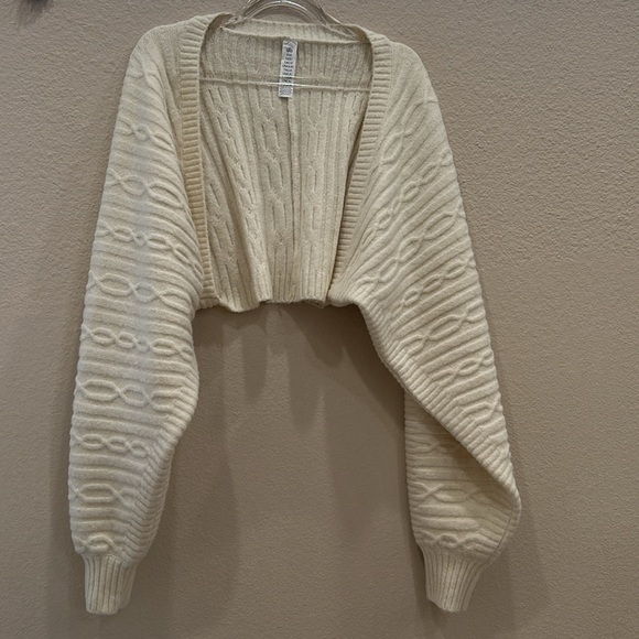 Alo Shrug - Picture 3 of 5